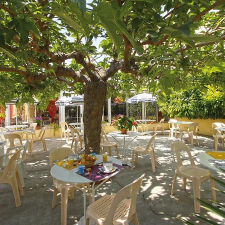 Hotel La Croix De Malte La Ciotat Exterior foto